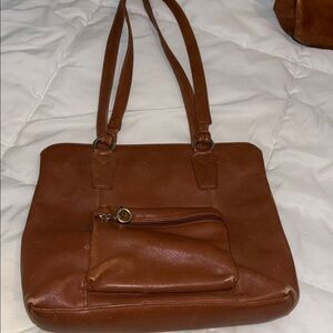 Chic Tan Leather Shoulder Bag